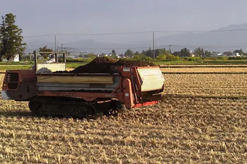 11月　来年のために、堆肥散布