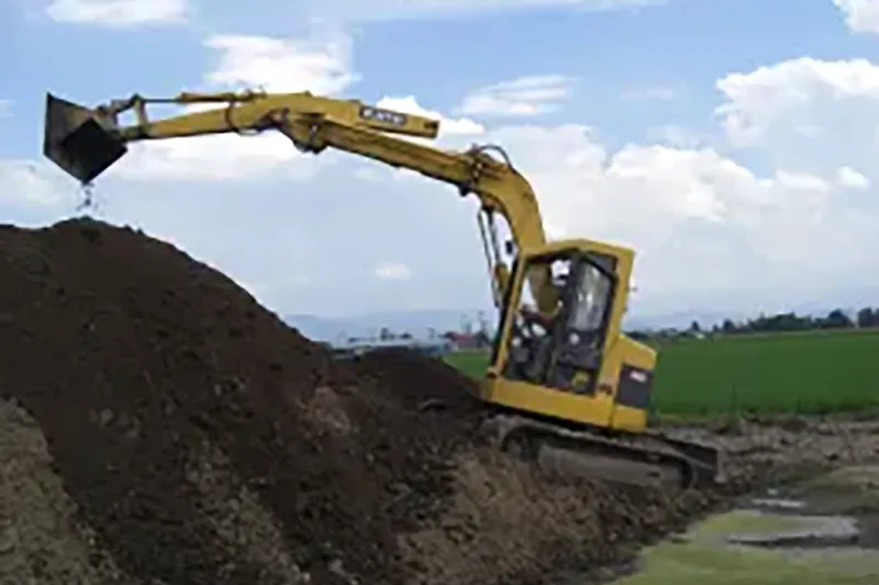 4月　来年のために、堆肥づくり